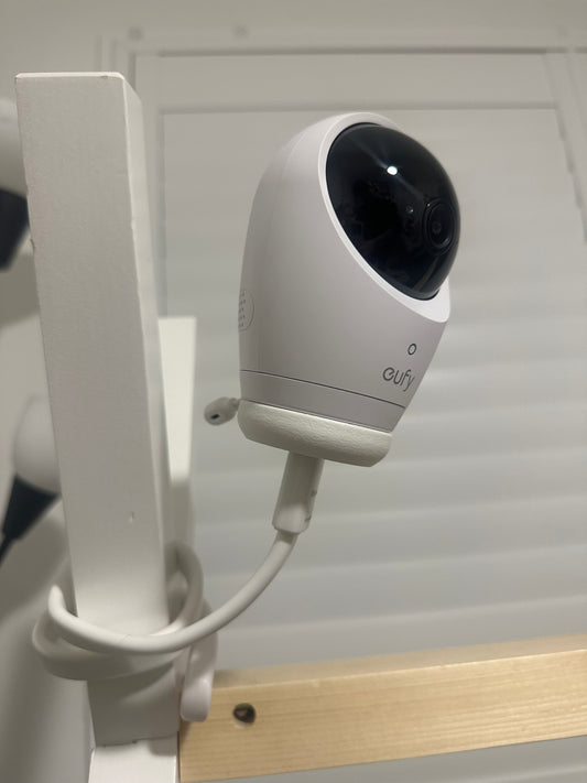 Eufy Baby Monitor Mount Adapter | E20 & E21 | 1/4" Thread attached to a shelf for clear baby monitoring.