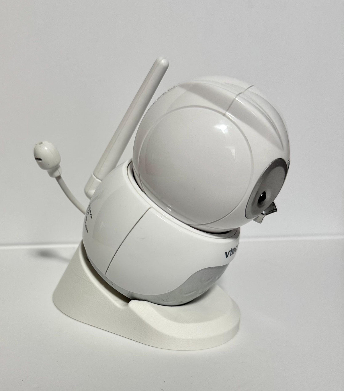 VTech BM4500-OWL and BM5500-OWL baby monitor shelf mount on a white stand