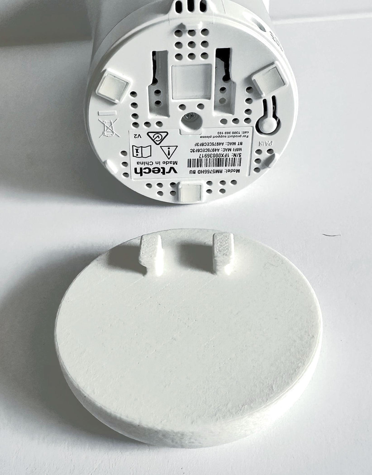 VTech Baby Monitor Mount Adapter | BM4700N & More | 1/4" Thread backside view, showing smooth base for easy mounting.