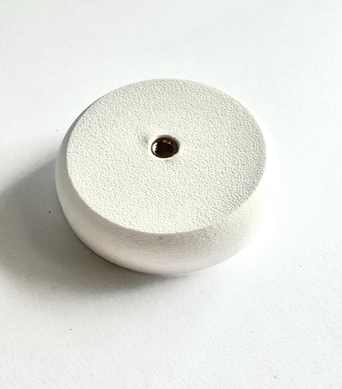 VTech Baby Monitor Mount Adapter | BM3900N & More | 1/4" Thread - white adapter base for baby monitors with a standard mount.