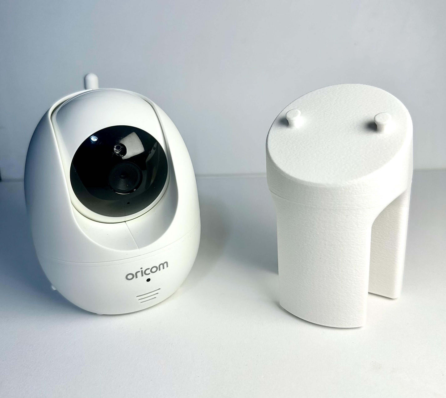 Oricom Baby Monitor Snoo & Cot Mount | CU745 with baby monitor and custom mount on a white background.