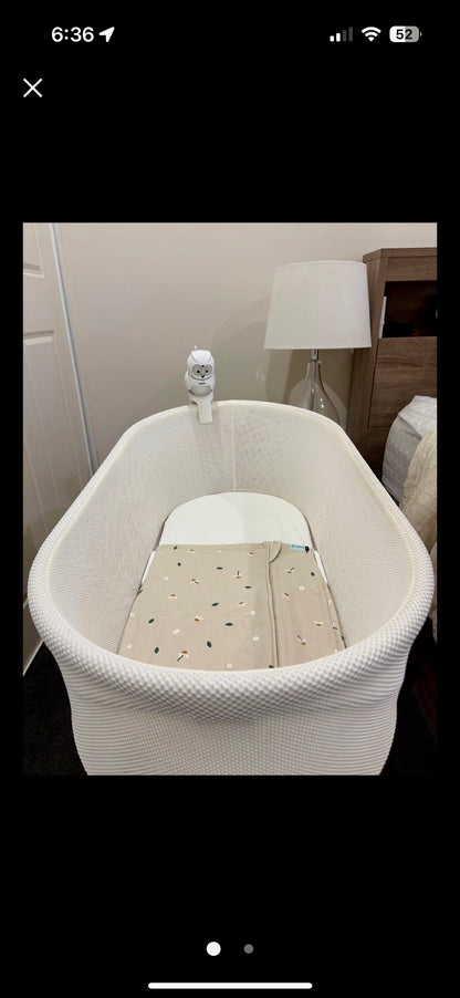 VTech Baby Monitor Snoo & Cot Mount | BM4500HD + More installed on Snoo bassinet for clear overhead viewing.