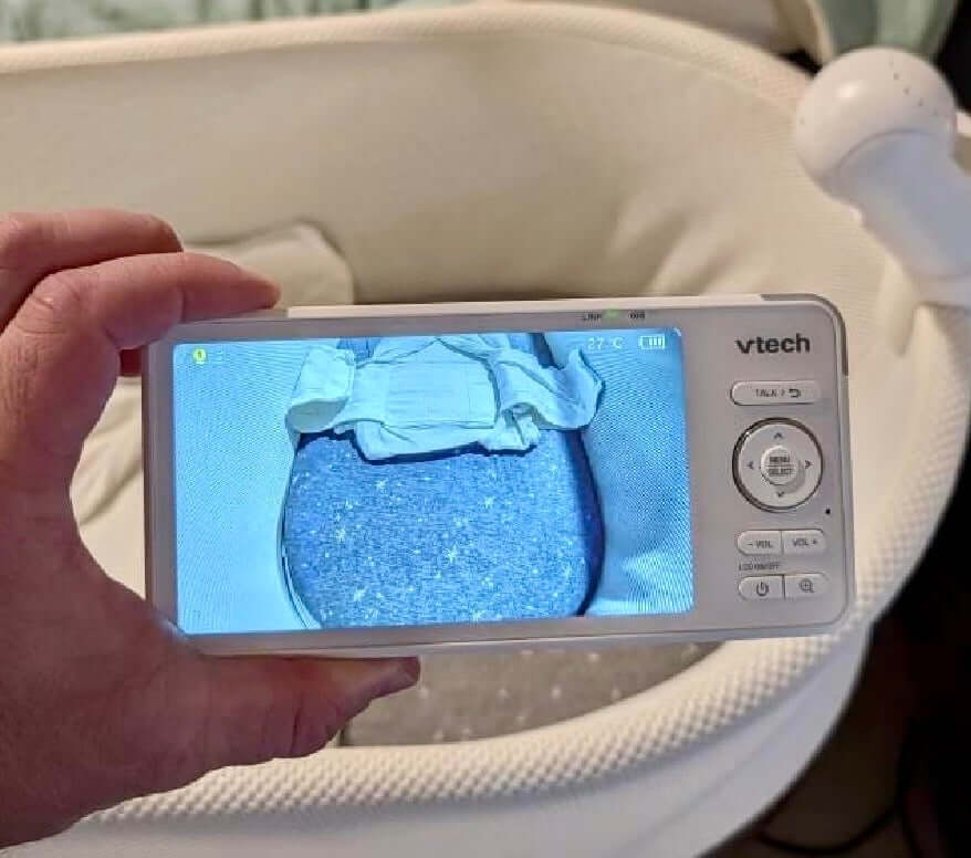 Vtech Baby Monitor Snoo & Cot Mount | BM5850HD showing clear overhead view of baby in bassinet, designed for no-drill installation.