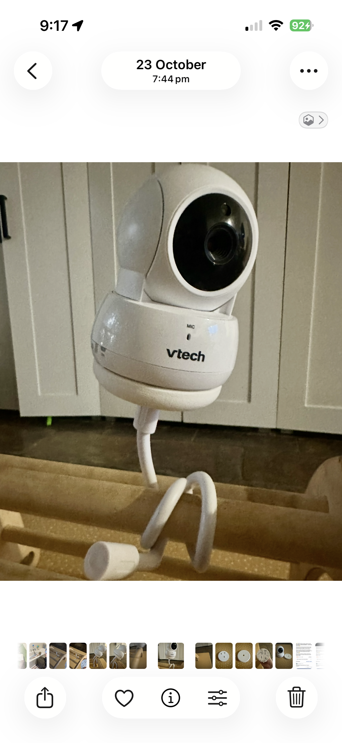 VTech Baby Monitor Mount Adapter | BM5550AU | 1/4" Thread mounted on a flexible gooseneck, perfect for baby monitoring.