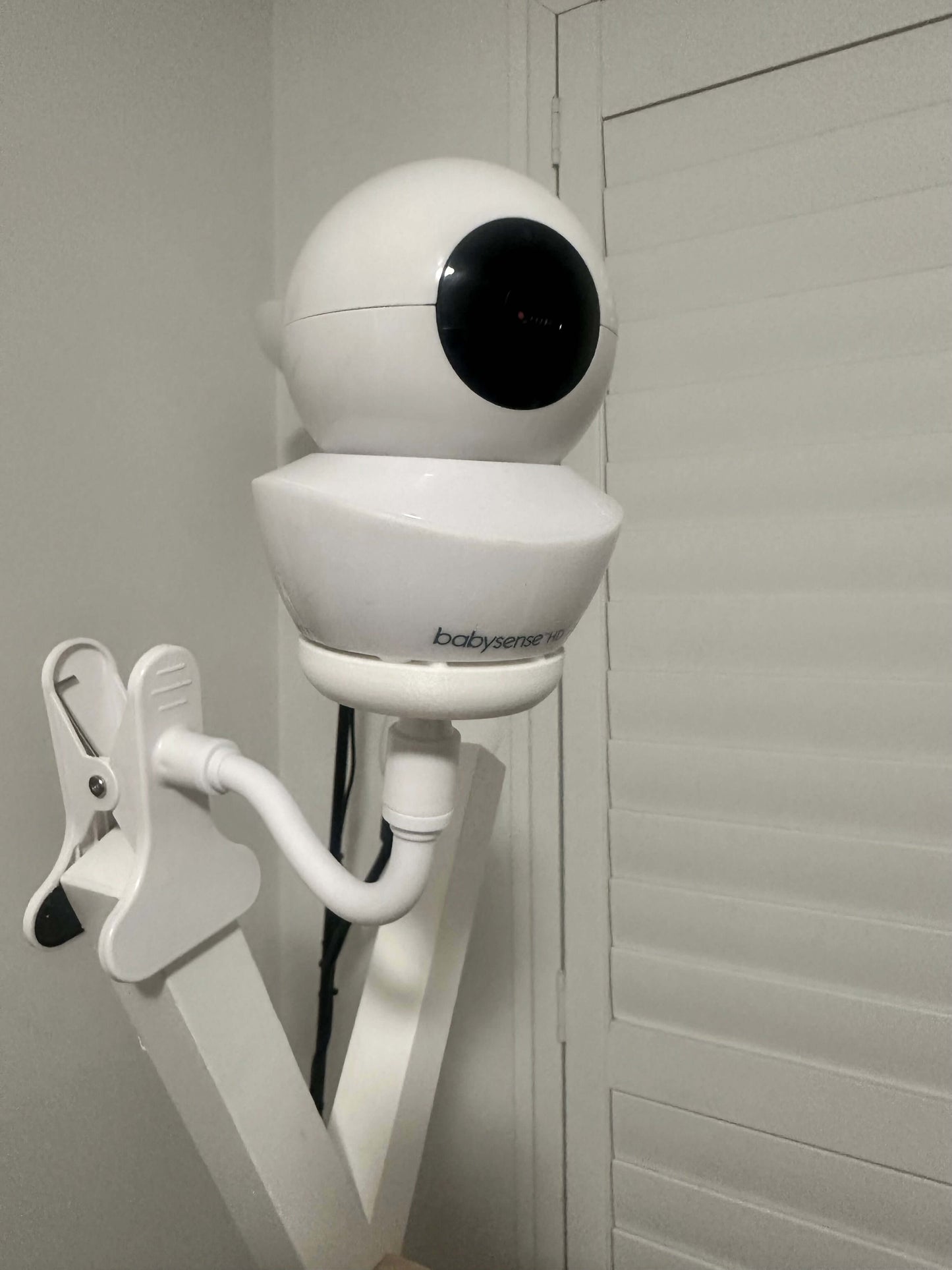 Babysense Baby Monitor Mount Adapter | HDS2 | 1/4" Thread installed on camera for easy baby monitoring.