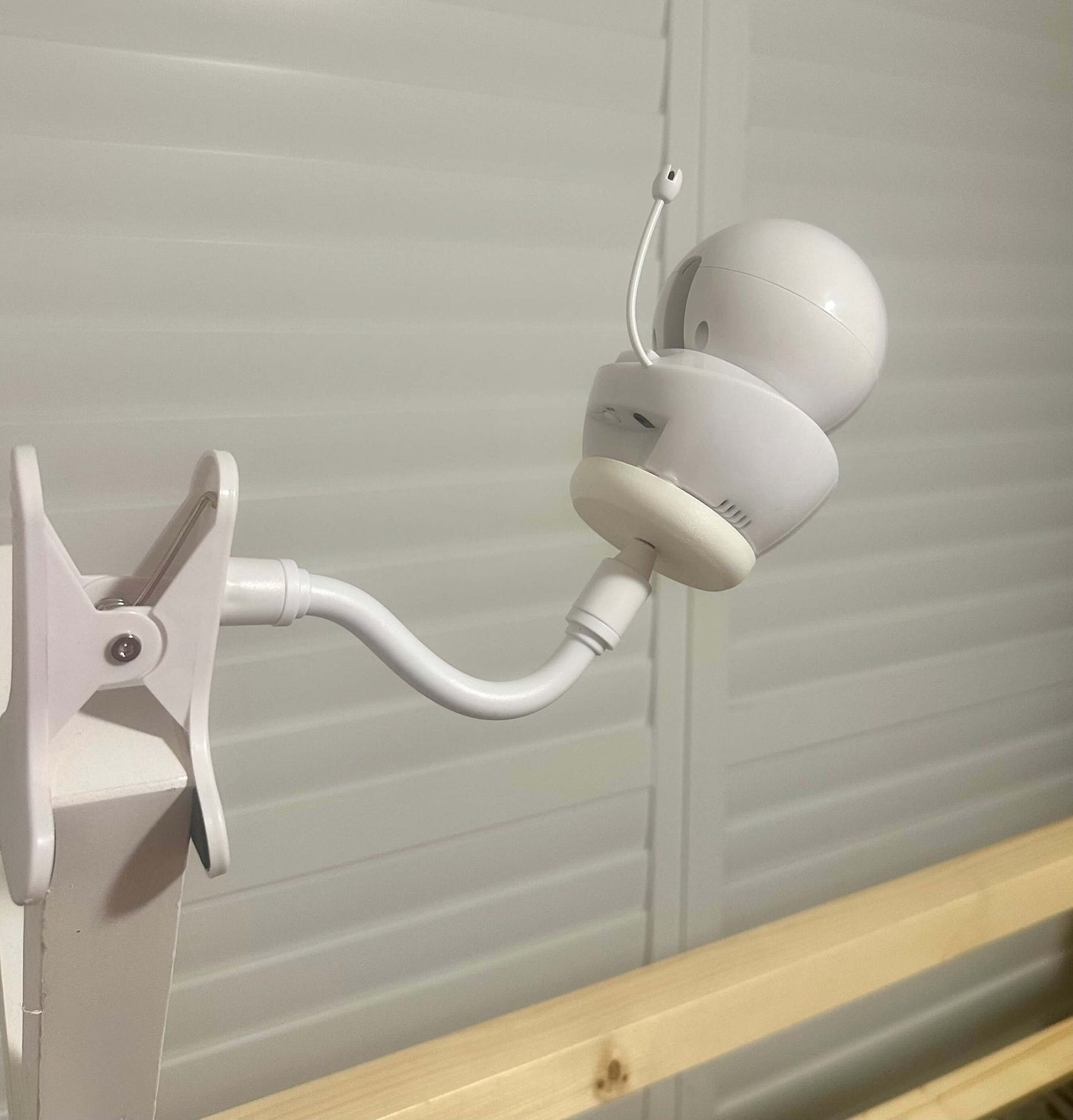 Babysense Baby Monitor Mount Adapter | HDS2 | 1/4" Thread attached to a clamp arm for flexible mounting.