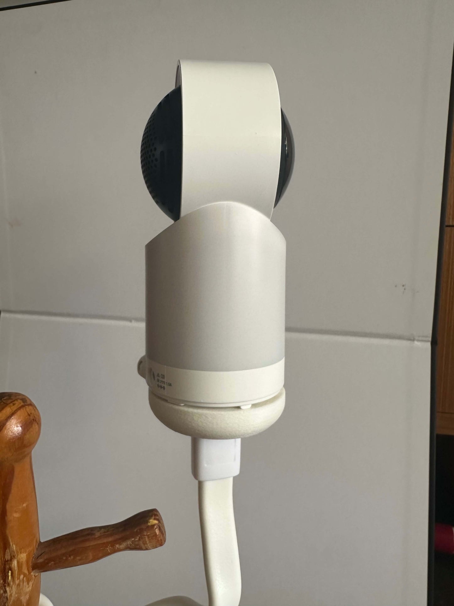 VTech Baby Monitor Mount Adapter | RM7766HD & More | 1/4" Thread attached to a stand.