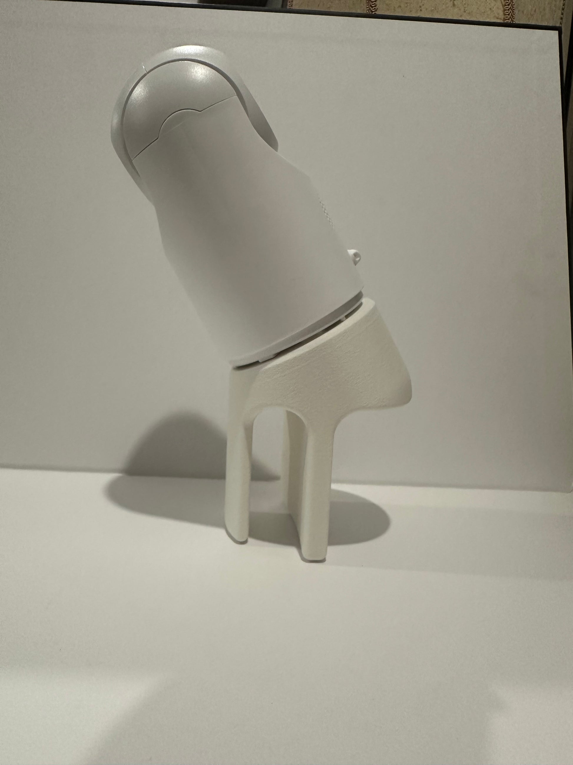 Vtech Baby Monitor Snoo & Cot Mount | BM3900N + More on a shelf mount base, providing a no drill solution for baby monitors.