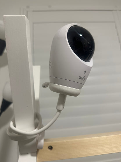 Eufy Baby Monitor Mount Adapter | E20 & E21 | 1/4" Thread attached to a shelf for clear baby monitoring.