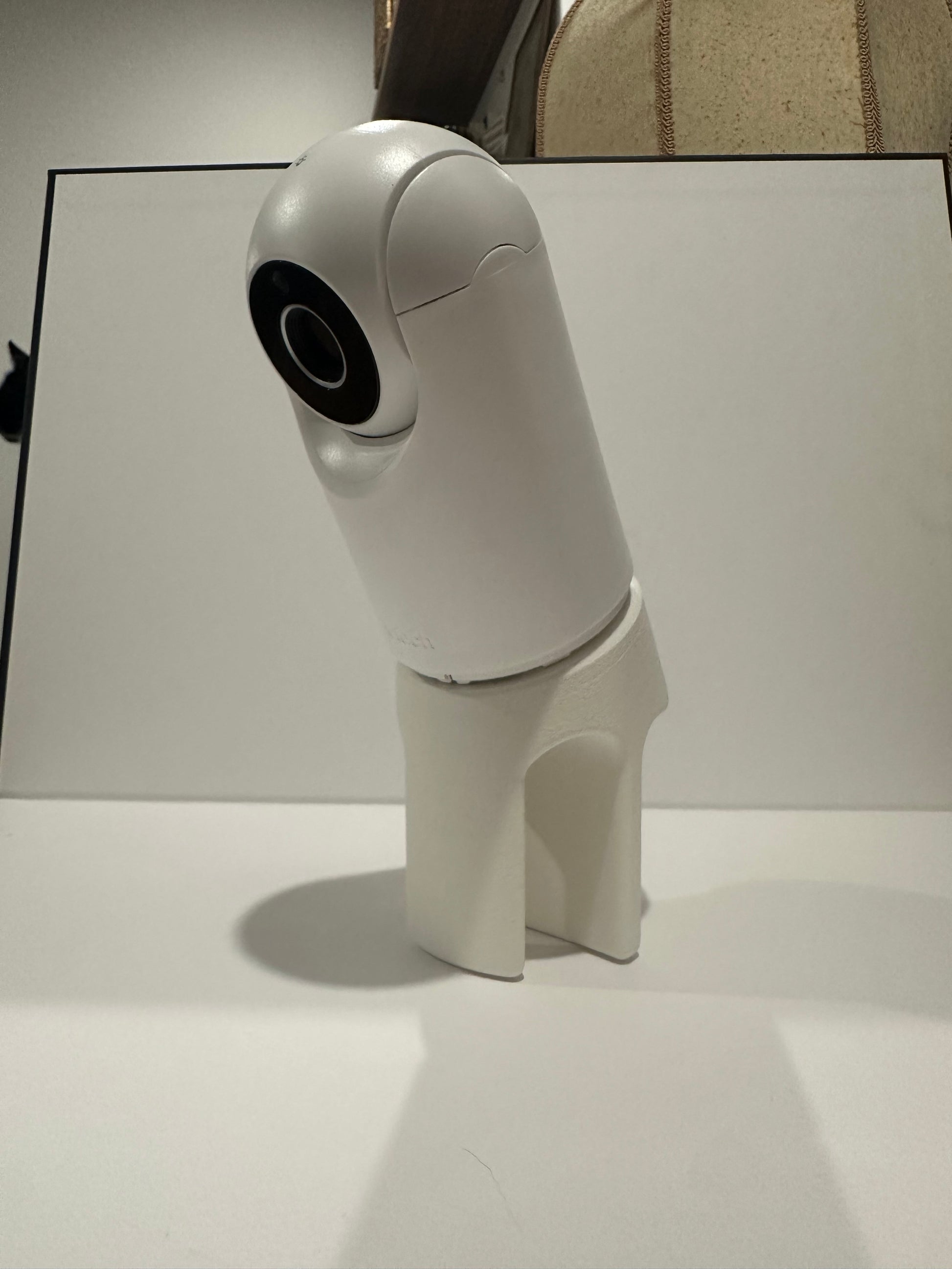Vtech Baby Monitor Snoo & Cot Mount | BM3900N + More on a white background, showcasing its sleek design and no-drill feature.