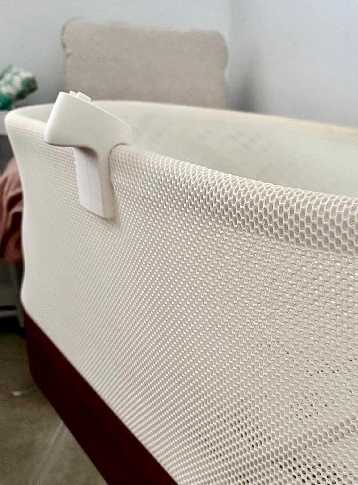 Eufy Baby Monitor Snoo & Cot Mount | E210 securely attached to the rim of a bassinet for optimal viewing angle.
