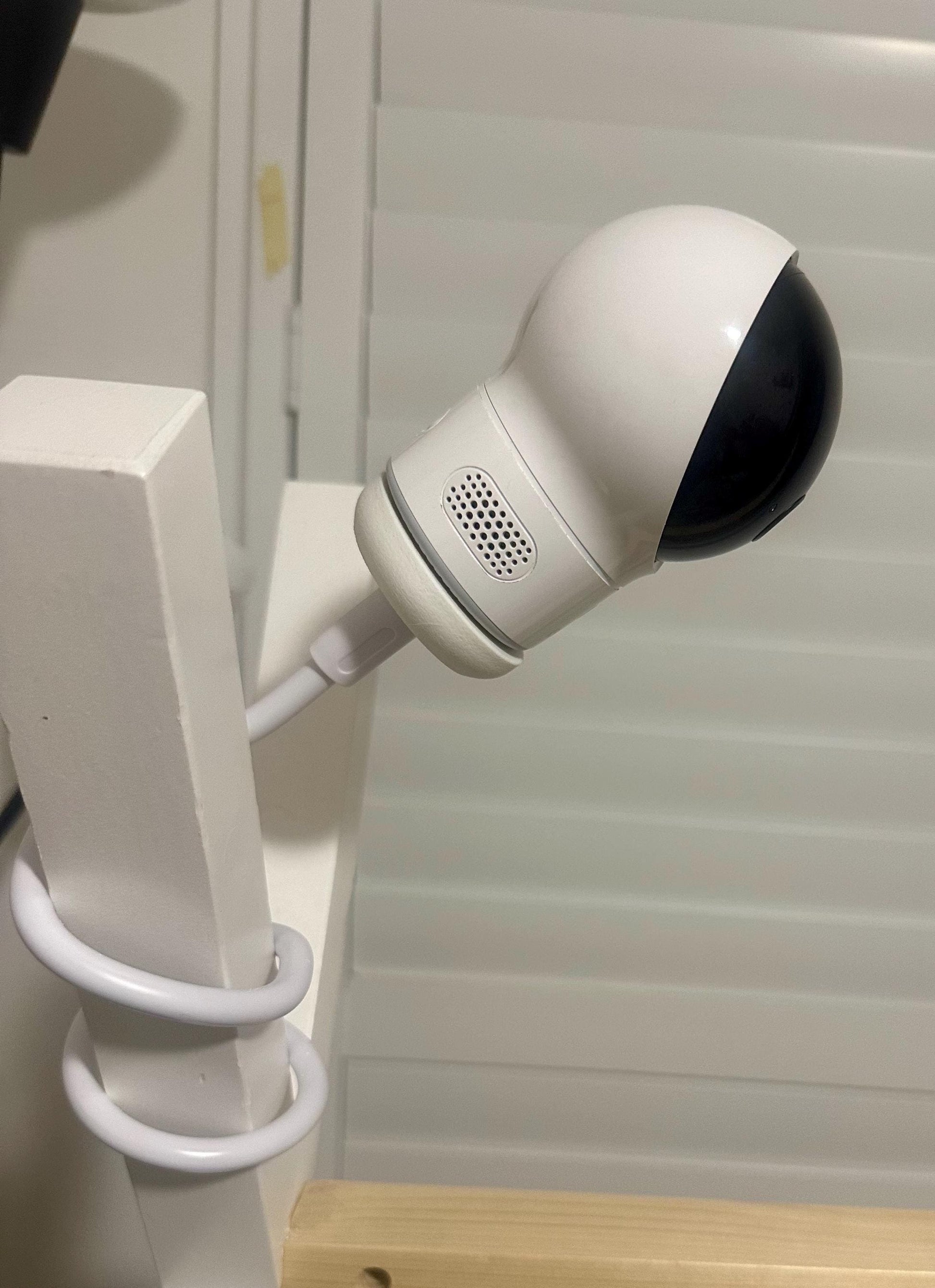 Eufy Baby Monitor Mount Adapter | E210 | 1/4" Thread attached to a white surface for secure monitoring.