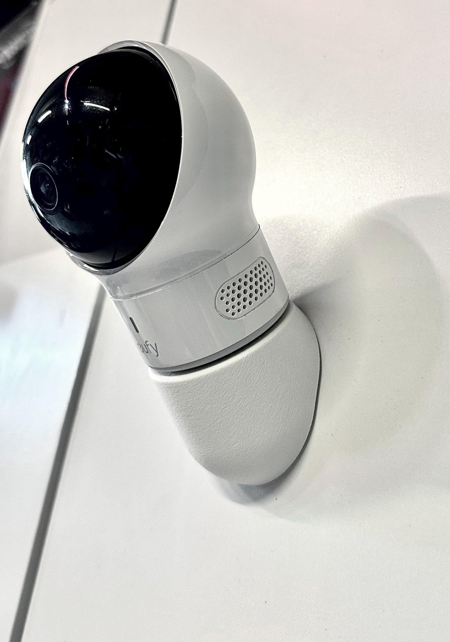 Eufy Baby Monitor Wall Mount | Angled | E210 mounted securely on a surface for optimal baby monitoring.