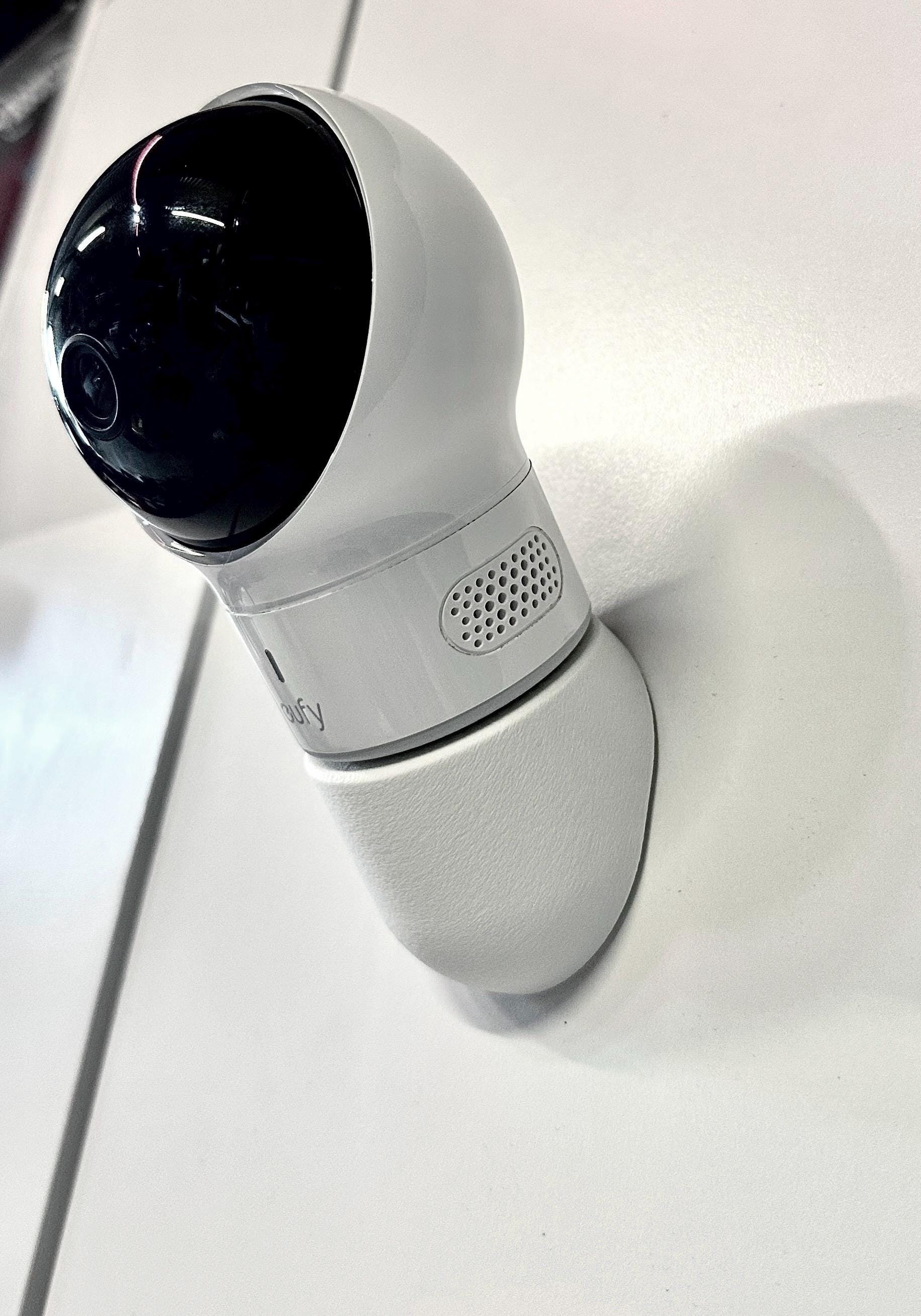 Eufy Baby Monitor Wall Mount | Angled | E210 mounted securely on a surface for optimal baby monitoring.